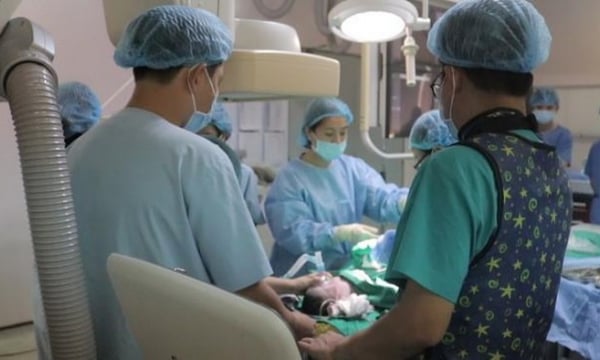 Mổ lấy thai và phẫu thuật thành công cho trẻ sơ sinh bị tim bẩm sinh phức tạp